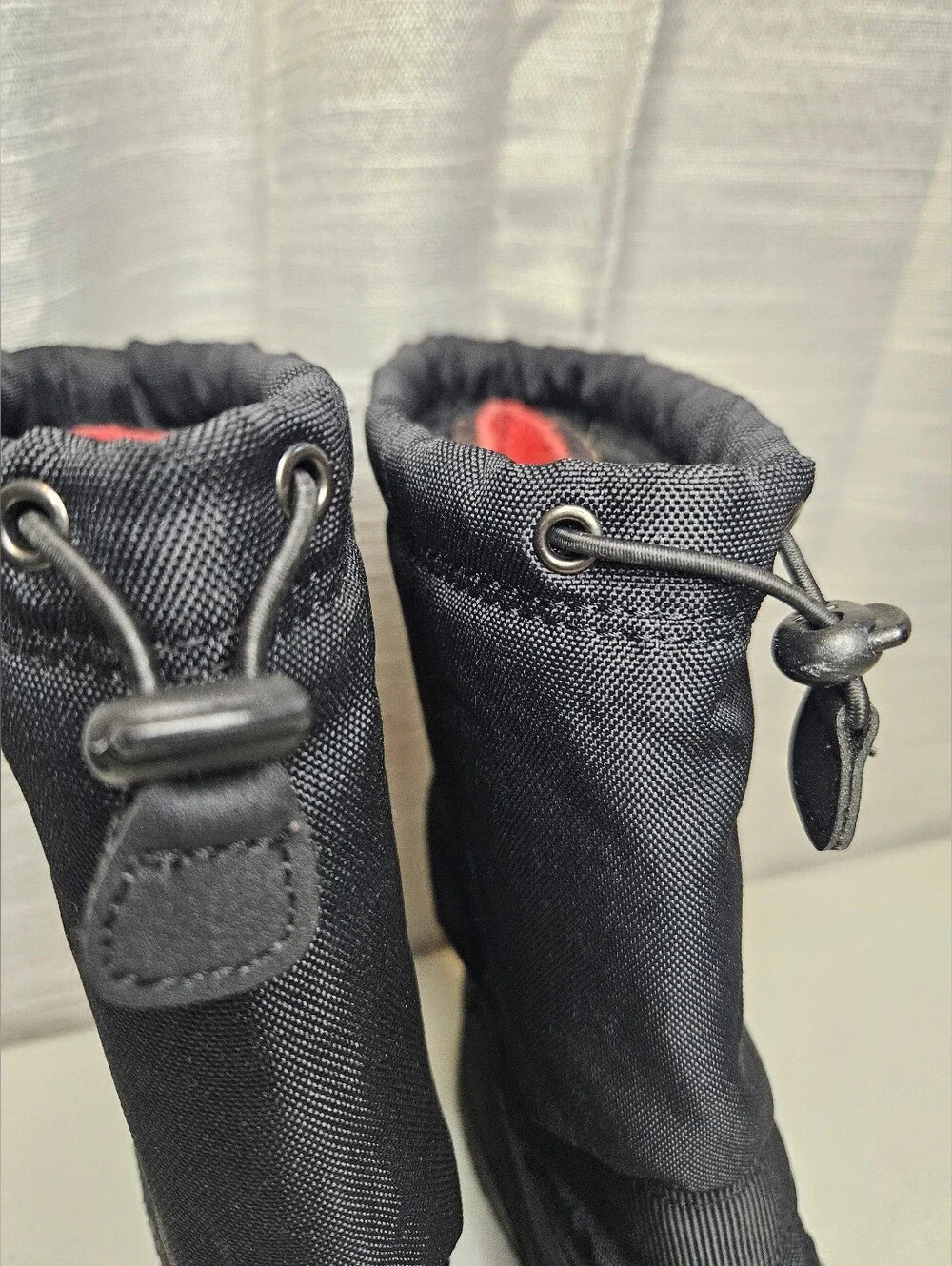 Kid's Kamik snow boots size 4 Black